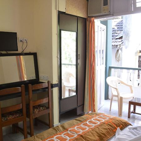 Summerville Beach Resort Candolim Exterior foto